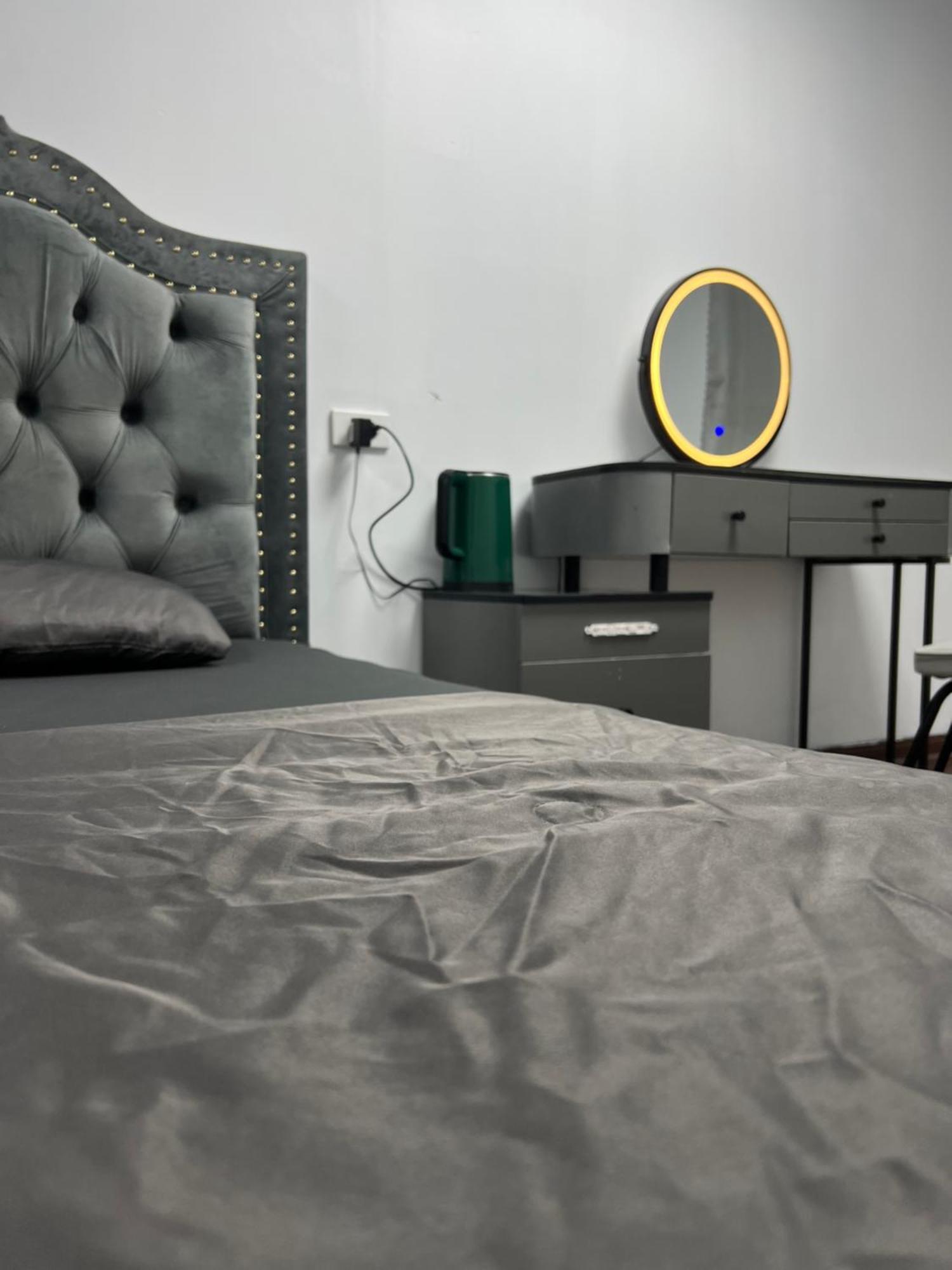 Venus Apartment Kham Thien Hanoi Eksteriør billede