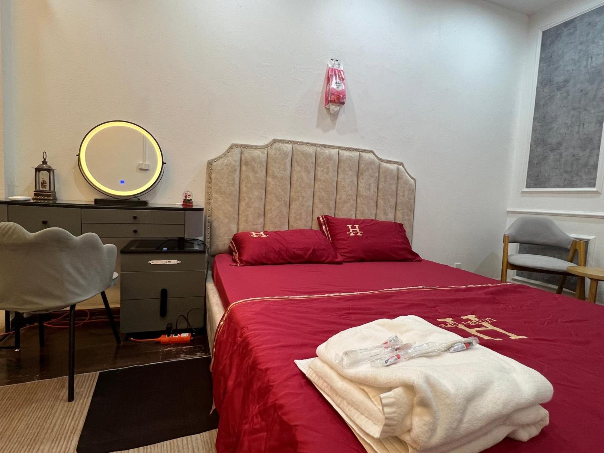Venus Apartment Kham Thien Hanoi Eksteriør billede