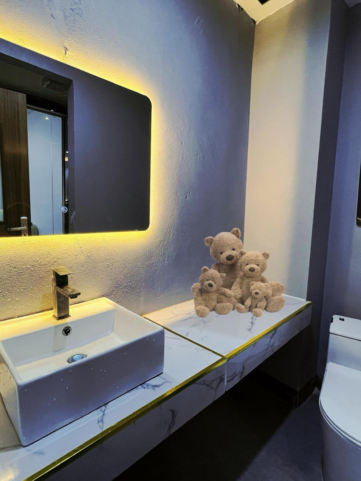 Venus Apartment Kham Thien Hanoi Eksteriør billede